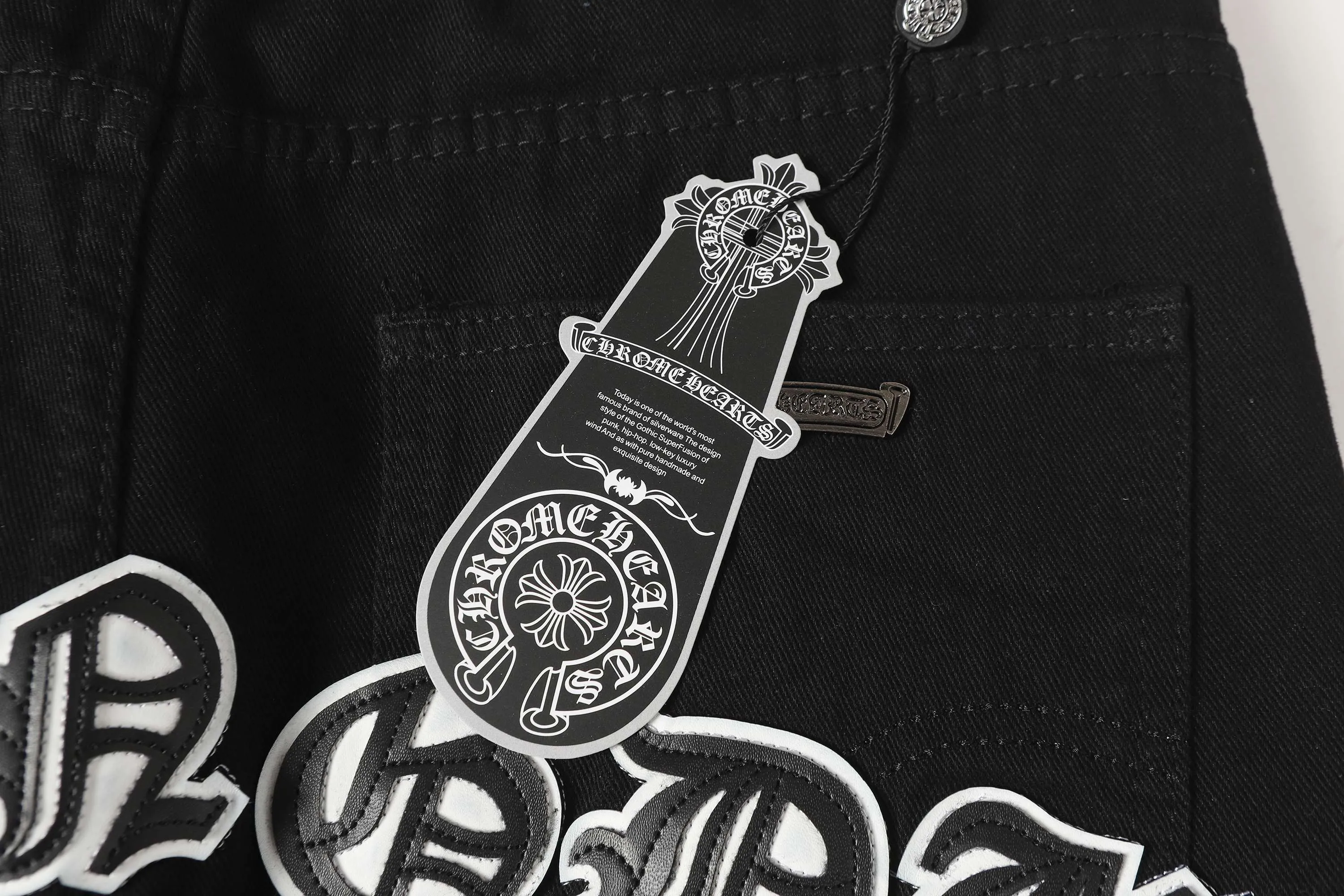 P280 -Chrome Hearts/Chrome Hearts 25ss classic colored leather cross washed color fabric unisex denim trousers -Vibe style straight stacked god-level version -Carbon fine bias denim color fabric -Old vintage complete set of hardware - Chrome Hearts high version uses high-ounce custom fabrics, fermentation washing and soft color fixation, soft and thick to wear. The details are all made by hand-polished craftsmanship. All-over jacquard fabrics. Unique design style. Create a full retro feel through multiple processes Niche unique non-contrasting shirt. Customized distressed spray-painted buttons. Craftsmanship in every detail. Color: Picture color. Size: 28-36.